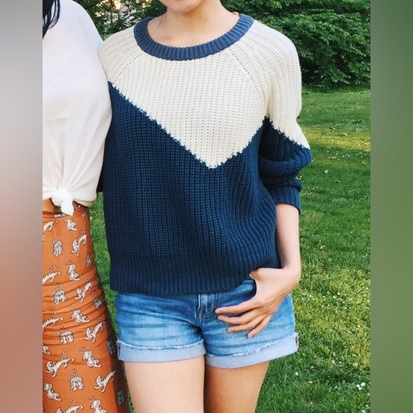 Color block sweater - Picture 5 of 5